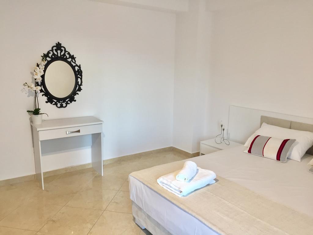 Sea And Sun Apartments Sarandë Kamer foto